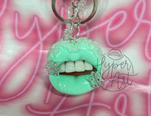 Load image into Gallery viewer, Snow Glow Keychain